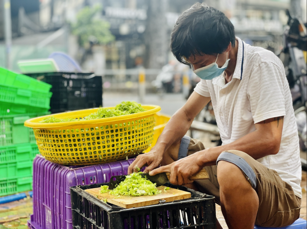 Nhà hàng chỉ sử dụng nguyên liệu sạch nhà trồng, mọi thứ đều thuộc dạng "cây nhà lá vườn"